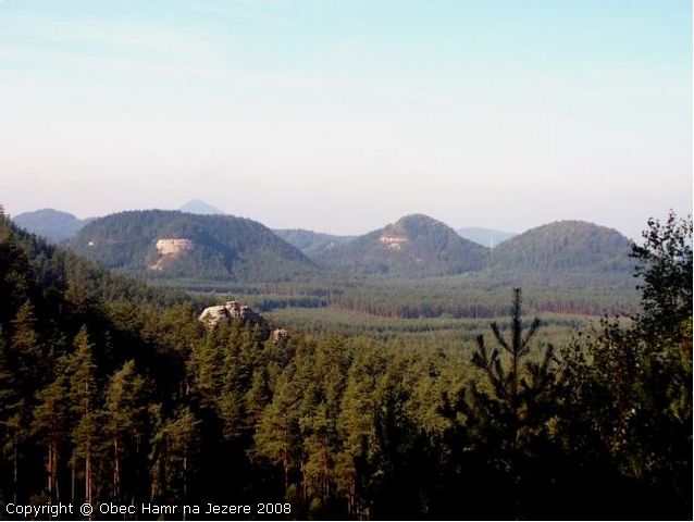 Krsn vyhldka  panorama zleva - Velk Jelen vrch, irok kmen, Ralsko, Kav skla, Koz hbet, Ostr, Dvn