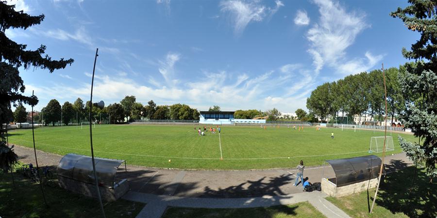 FOTBALOV STADION HUSTOPEE